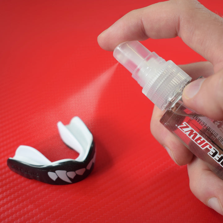 SAFEJAWZ MOUTHGUARD DISINFECTANT SPRAY. MINT FLAVOURED, ANTI-MICROBIAL GUM SHIELD CLEANER. 50ML.